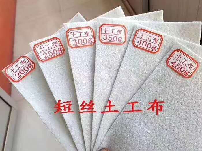 供應(yīng)貴陽(yáng)各種用途無(wú)紡布、長(zhǎng)絲布、滌綸布生產(chǎn)廠家質(zhì)量保證