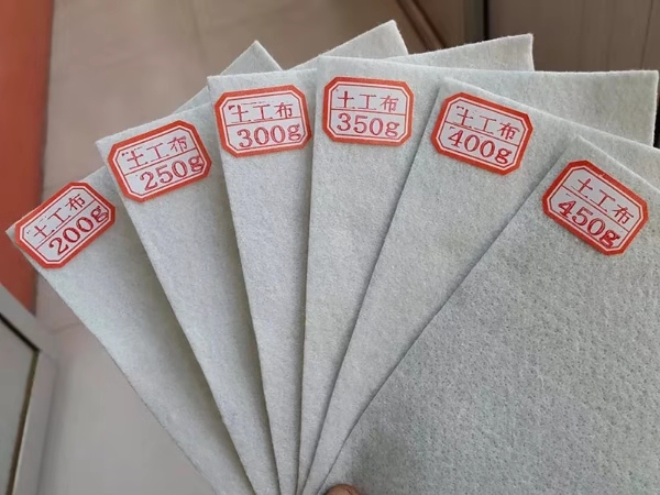 供應(yīng)朝陽各種用途無紡布、長絲布、滌綸布生產(chǎn)廠家